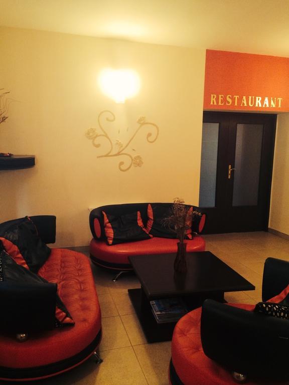 Hotel Fiama Otelu Rosu Εξωτερικό φωτογραφία